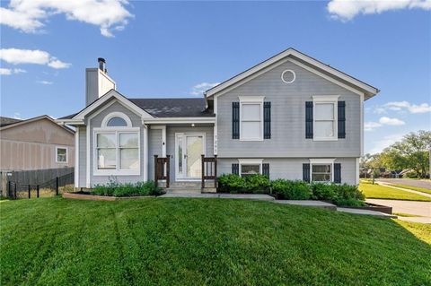 Photo of 7205 N Hickory Street, Kansas City, MO 64118 (MLS # 2618263)