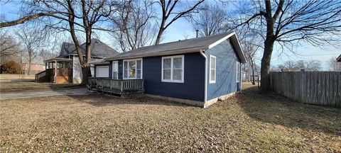 309 S 4th Street Iola KS 66749