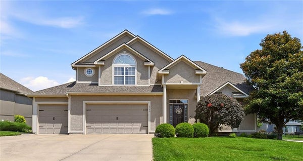 2500 SW KRISTIN DR, LEES SUMMIT, MO 64082 - Image 5aa047c4447fa95d2c5e87f521a938eb/2689045041