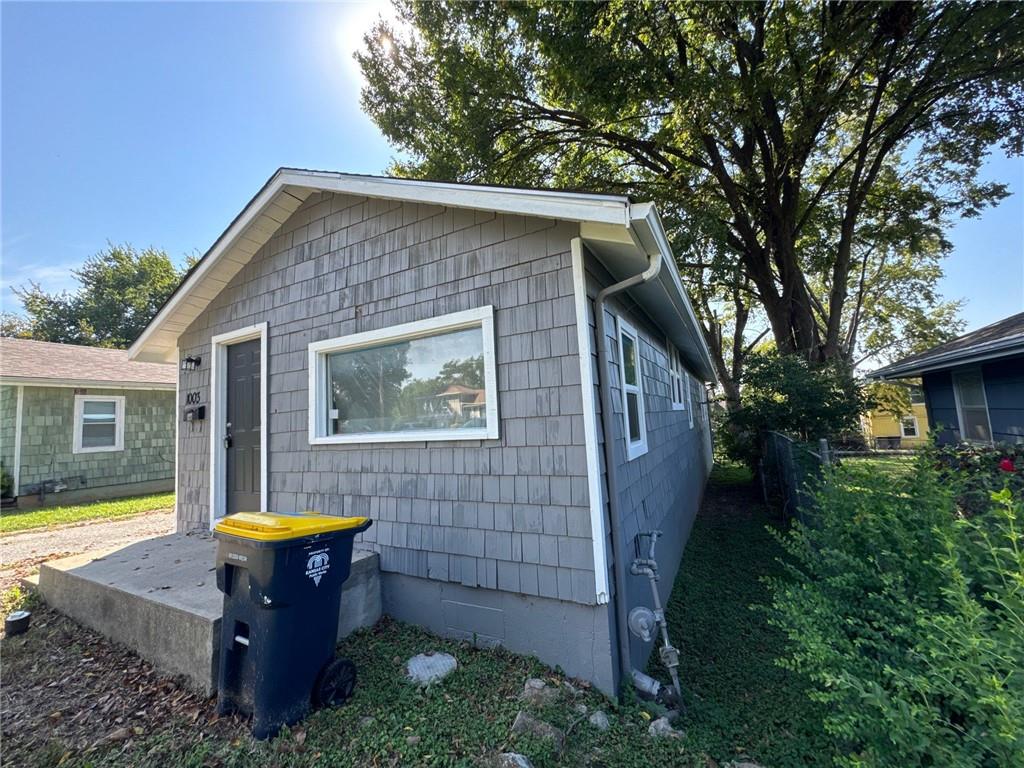 1003 E 83RD Terrace