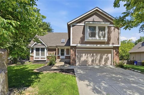 Photo of 17532 W 116th Street, Olathe, KS 66061 (MLS # 2620185)