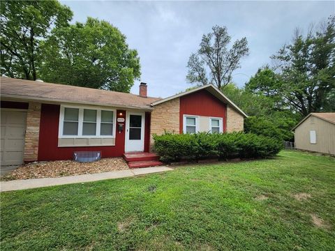 Photo of 6601 E 96TH Street, Kansas City, MO 64134 (MLS # 2633070)