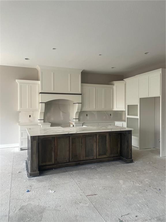 8841 N KENTUCKY Avenue