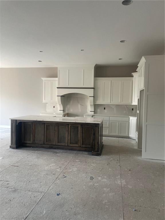 8841 N KENTUCKY Avenue