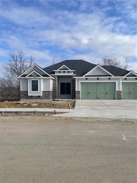 8841 N KENTUCKY Avenue Kansas City MO 64157