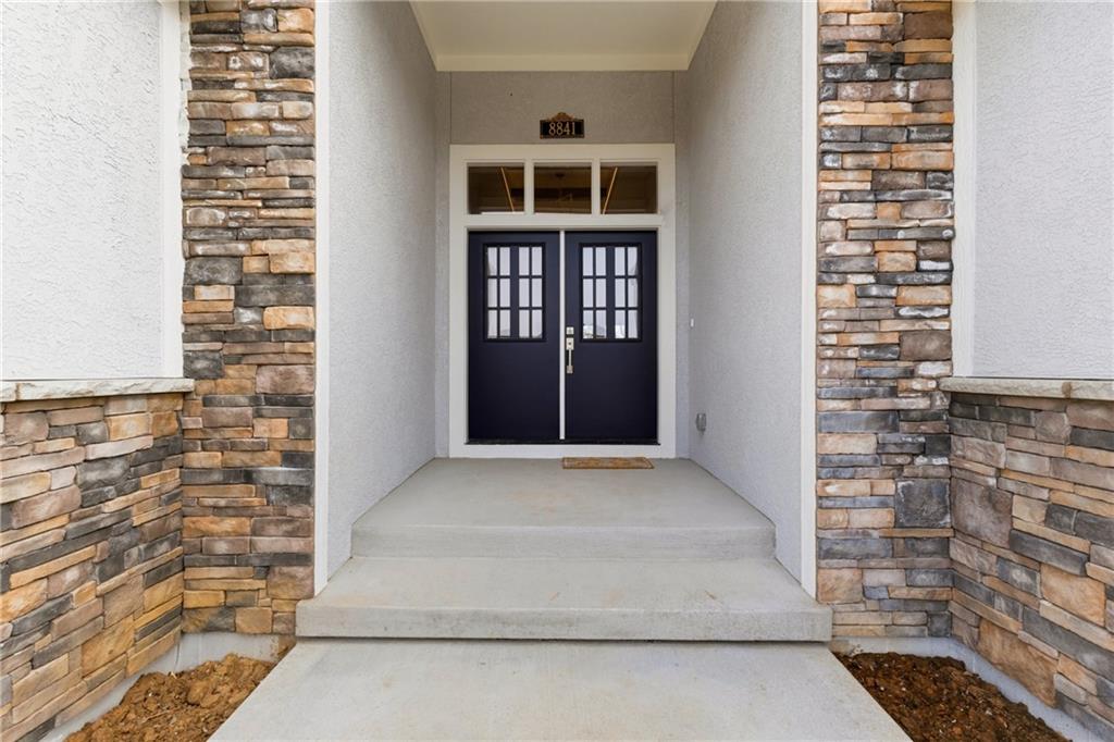 8841 N KENTUCKY Avenue