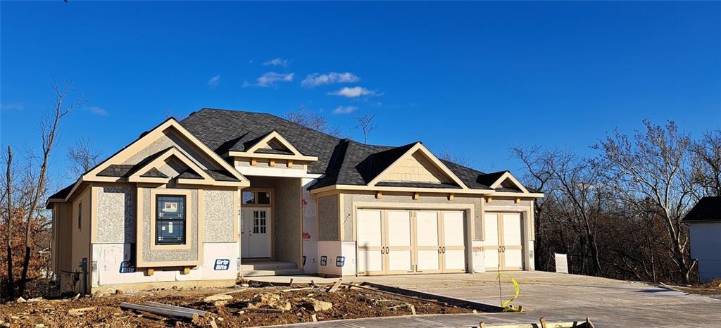 8841 N KENTUCKY Avenue