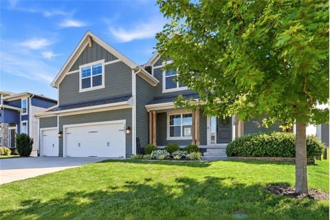 Photo of 3008 SW Arboridge Drive, Lees Summit, MO 64082 (MLS # 2639120)