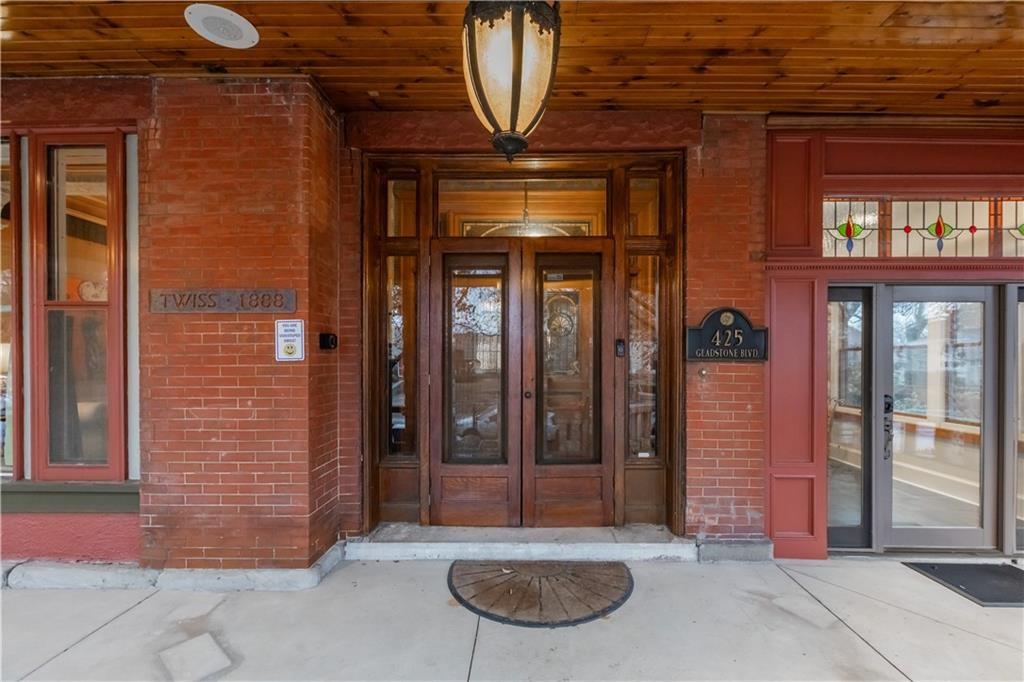 425 Gladstone Boulevard