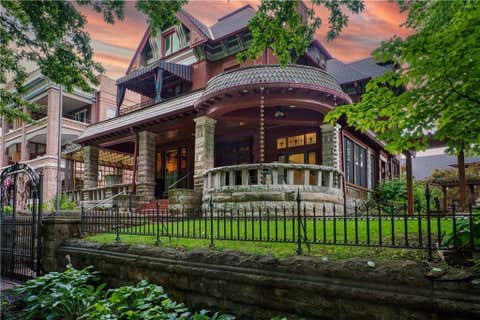 Photo of 425 Gladstone Boulevard, Kansas City, MO 64124 (MLS # 2631187)