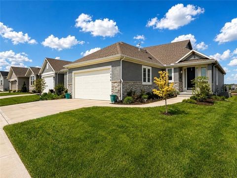 Photo of 17096 W 168th Place, Olathe, KS 66062 (MLS # 2617883)
