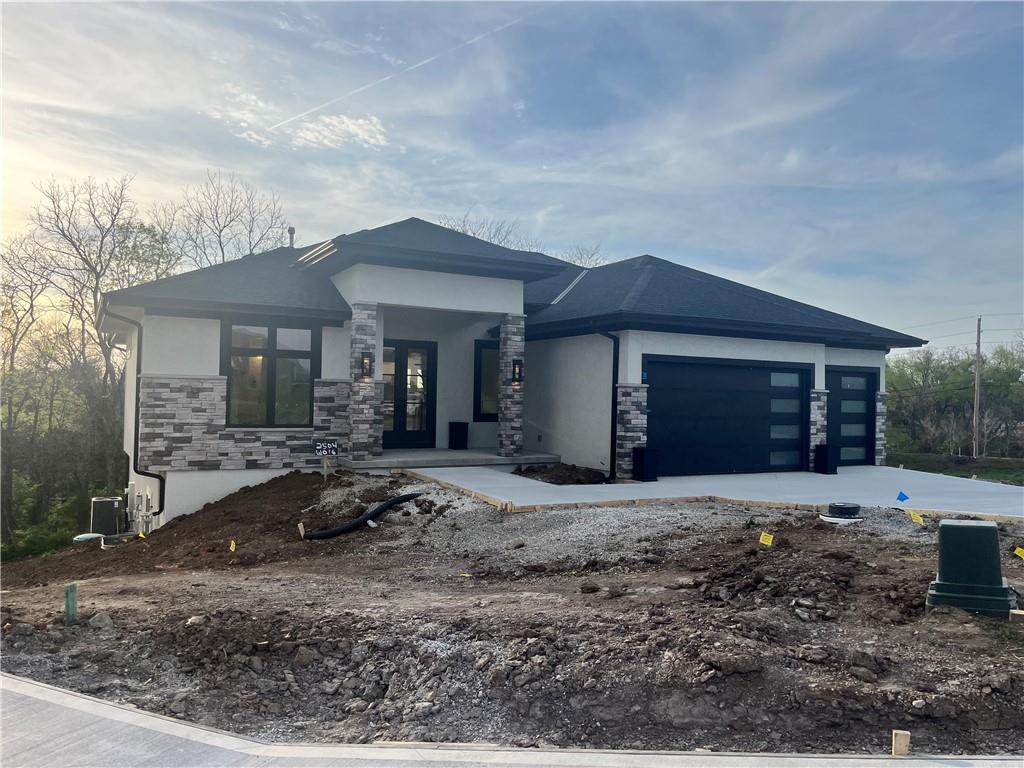 2504 NE Woodland Oak Circle