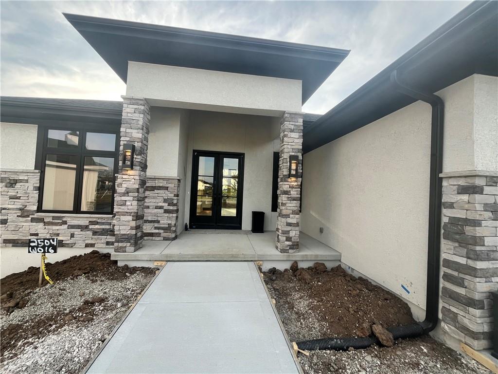 2504 NE Woodland Oak Circle