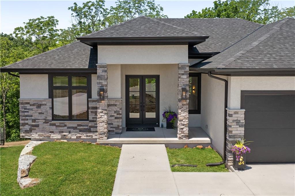 2504 NE Woodland Oak Circle