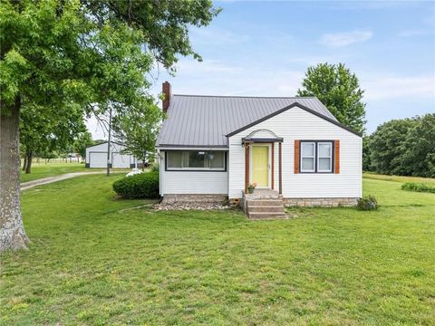 Photo of 10112 SE 214th Street, Lawson, MO 64062 (MLS # 2622197)