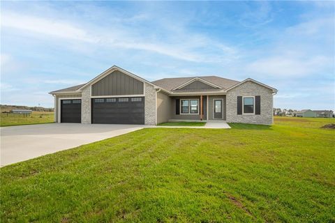 Photo of 6724 Tucker Drive, Odessa, MO 64076 (MLS # 2585328)