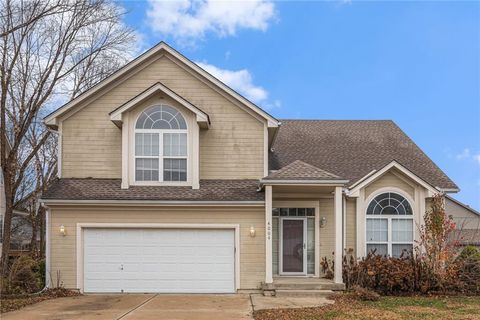 4004 SW Evergreen Lane, Lee\'s Summit, MO 64082 - #: 2589067