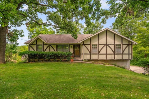 Photo of 10305 NW Meadow Lane Circle, Kansas City, MO 64152 (MLS # 2631512)