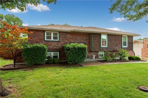 Photo of 2505 S Whitney Avenue, Independence, MO 64057 (MLS # 2620899)