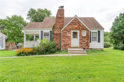 Photo of 211 NE 82 Terrace, Kansas City, MO 64118 (MLS # 2637189)