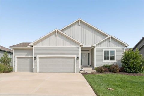 Photo of 141 SE Griffin Street, Blue Springs, MO 64064 (MLS # 2628141)