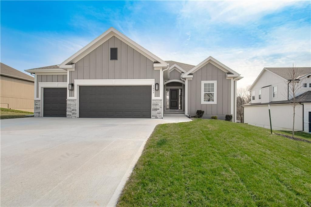 Photo of 621 E 13th Street, Kearney, MO 64060 (MLS # 2618546)