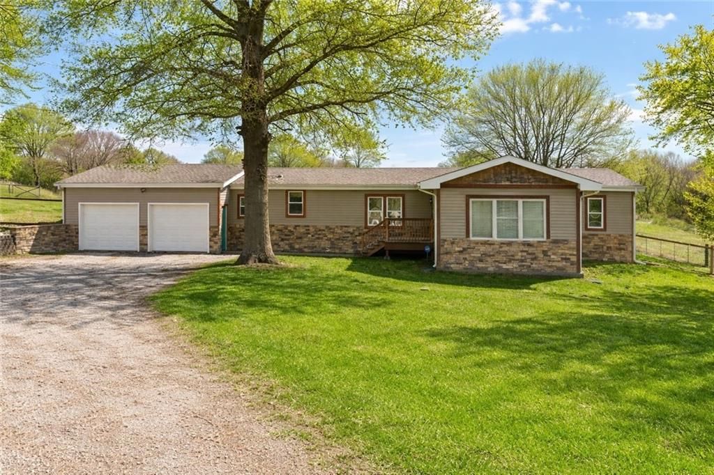 Photo of 34530 255th Street, Easton, KS 66048 (MLS # 2607971)