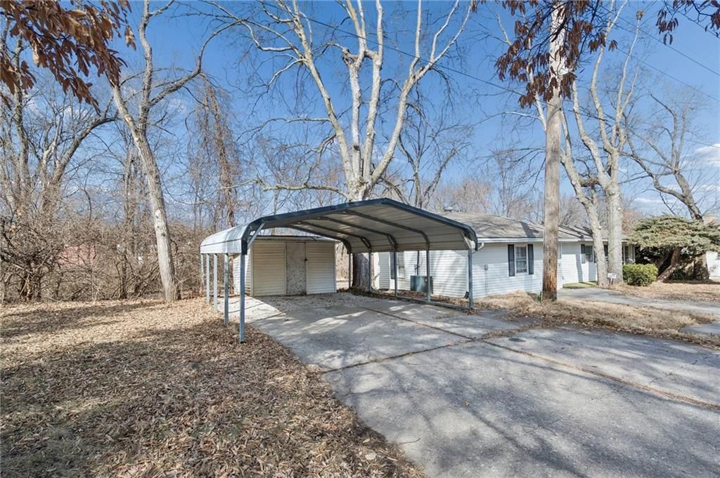 Photo of 408 W Murray Road, Liberty, MO 64068 (MLS # 2601370)