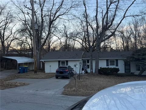 Photo of 408 W Murray Road, Liberty, MO 64068 (MLS # 2601370)