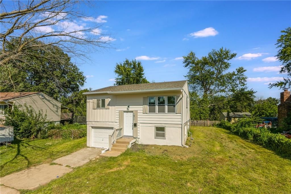 Photo of 1511 Osage Trail, Independence, MO 64058 (MLS # 2599188)