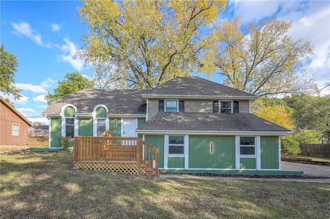 Photo of 5005 Rosehill Drive, Shawnee, KS 66216 (MLS # 2584525)