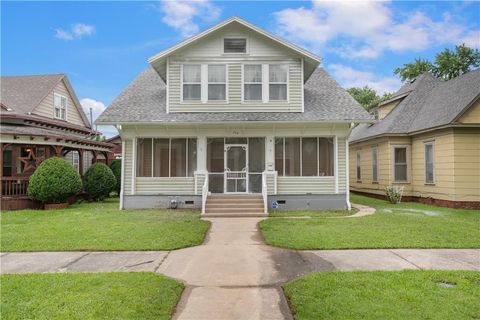 704 Lincoln Street, Coffeyville, KS 67337 - MLS#: 2557617