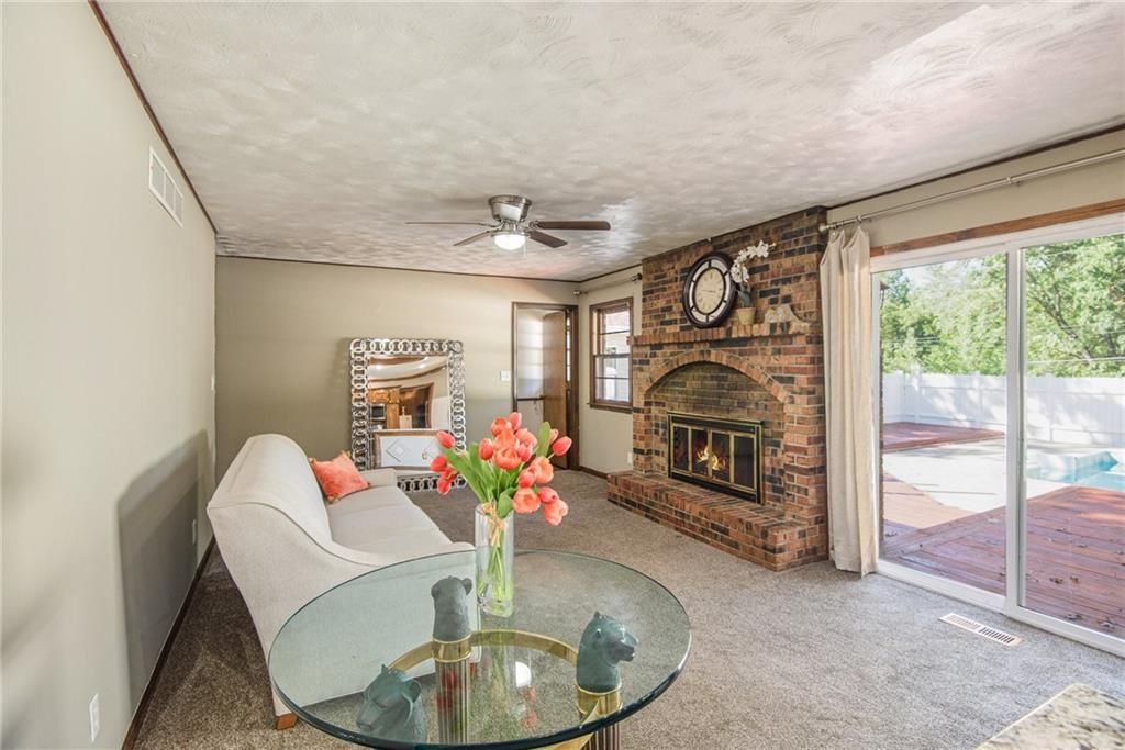 Photo of 2616 NW 86th Street, Kansas City, MO 64154 (MLS # 2592577)