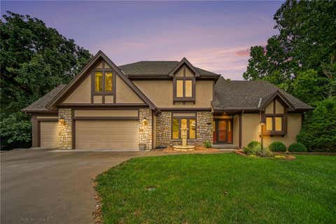 Photo of 5525 N Oakdale Place, Parkville, MO 64152 (MLS # 2637119)