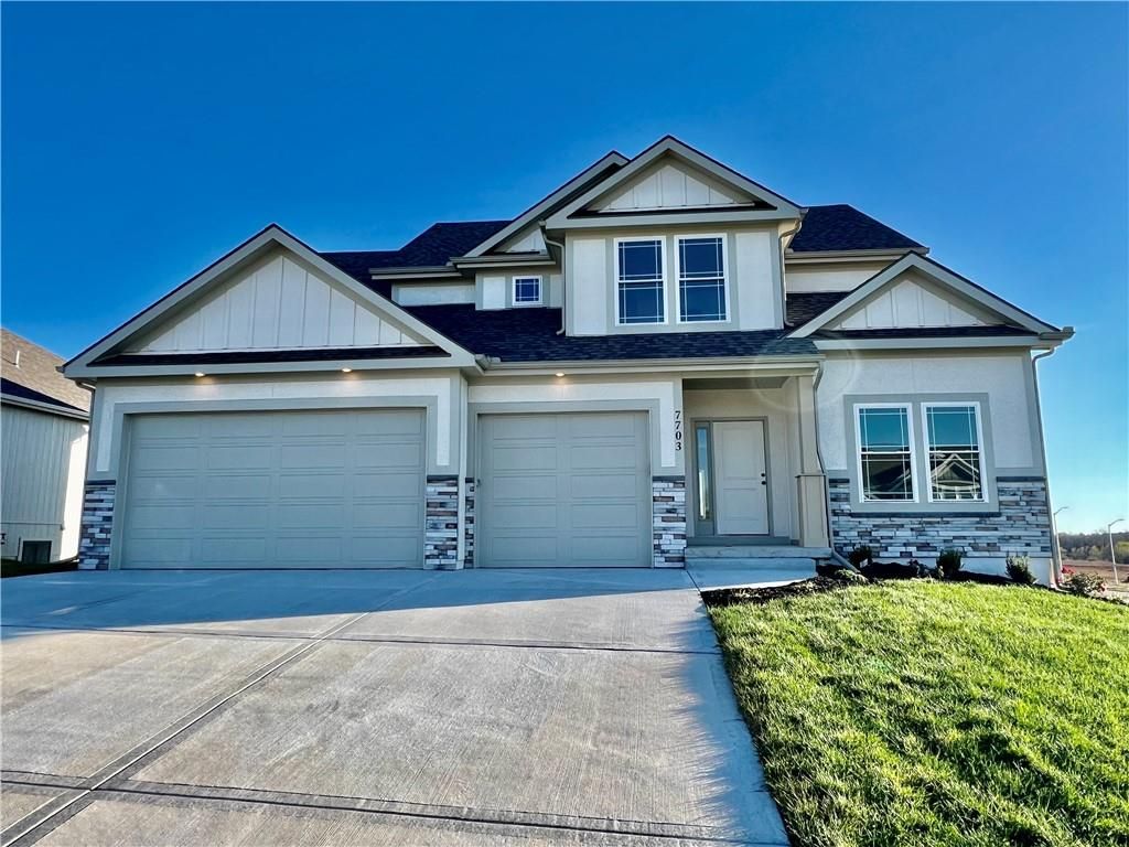 Photo of 2189 Herritage Court, Liberty, MO 64068 (MLS # 2575152)