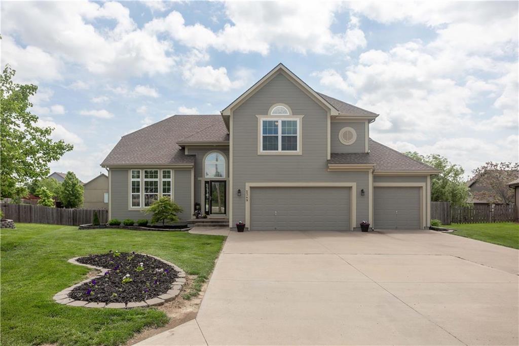 Photo 1 of 26 — 2349 SW Switchback Court, Lee's Summit, MO 64082
