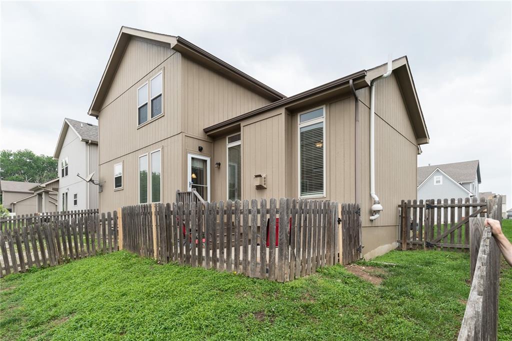 Kansas City, Missouri 64146, United States, 3 Bedrooms Bedrooms, ,3 BathroomsBathrooms,Residential,Active,145963