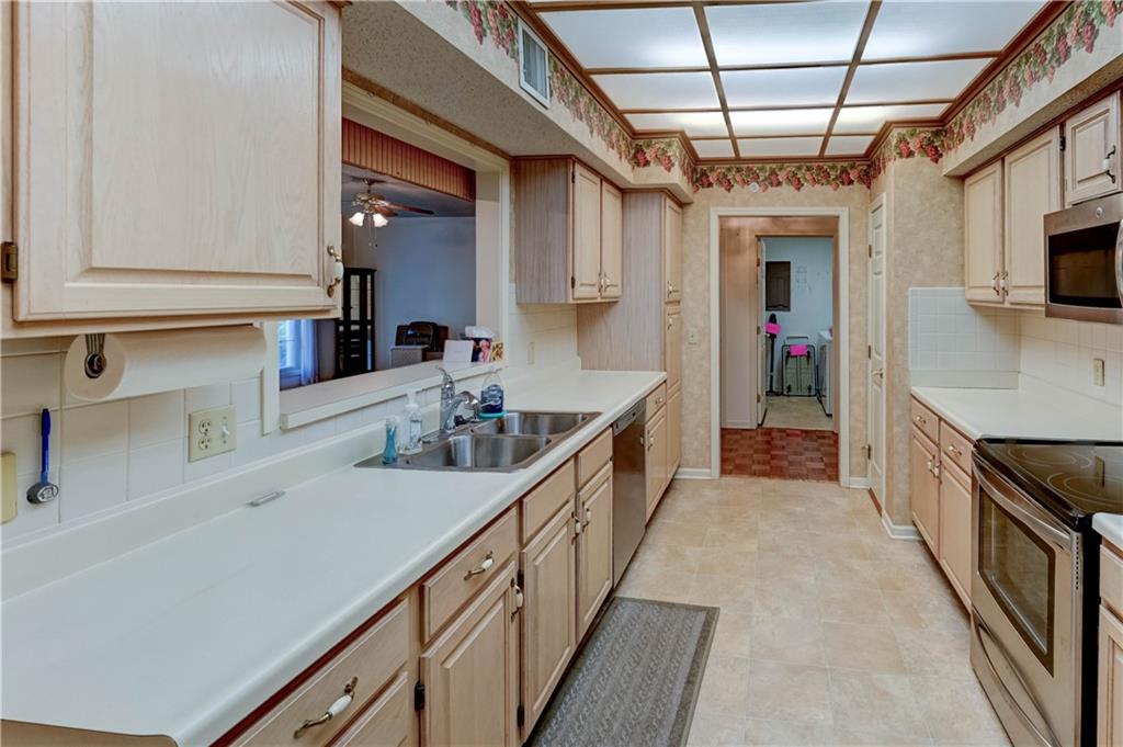 Independence, Missouri 64055, United States, 2 Bedrooms Bedrooms, ,2 BathroomsBathrooms,Residential,Contingent,141026