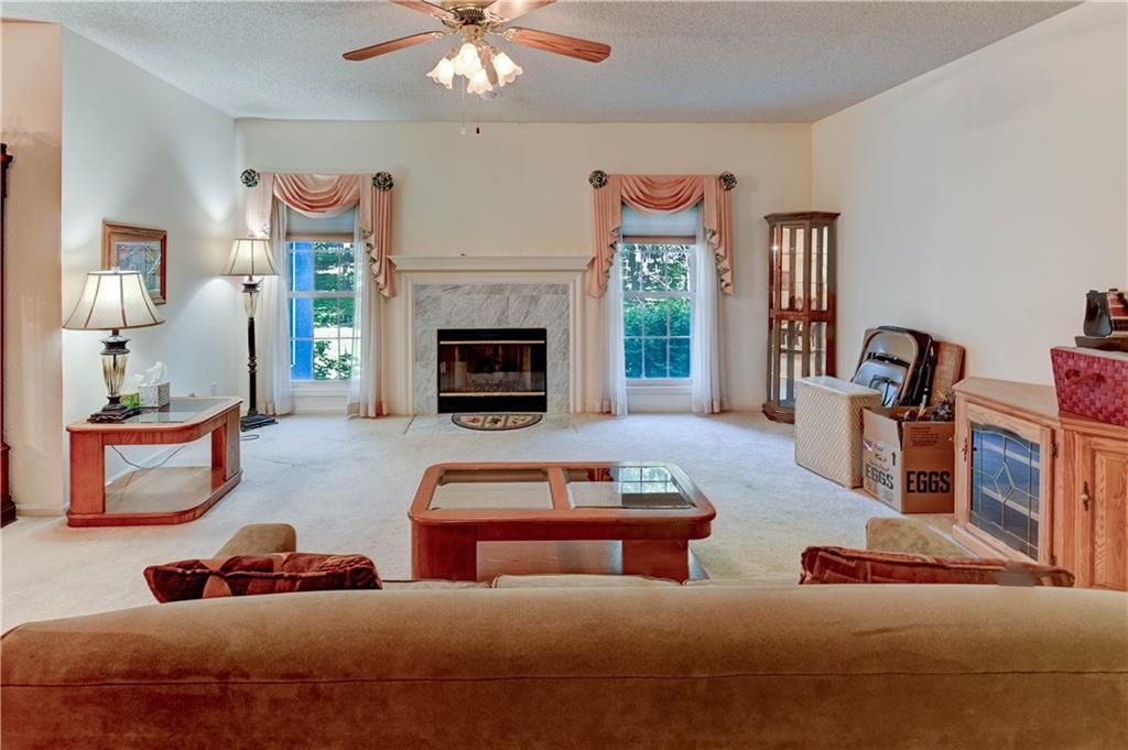 Independence, Missouri 64055, United States, 2 Bedrooms Bedrooms, ,2 BathroomsBathrooms,Residential,Contingent,141026