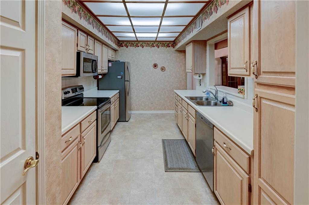 Independence, Missouri 64055, United States, 2 Bedrooms Bedrooms, ,2 BathroomsBathrooms,Residential,Contingent,141026