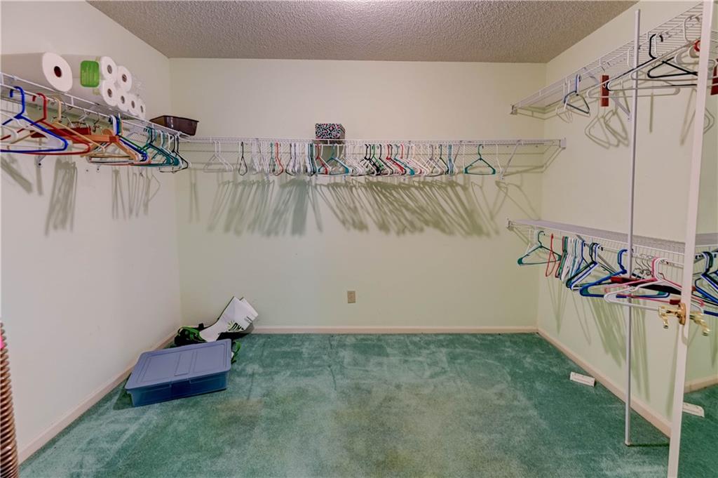 Independence, Missouri 64055, United States, 2 Bedrooms Bedrooms, ,2 BathroomsBathrooms,Residential,Contingent,141026