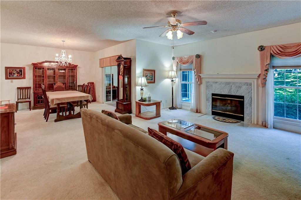 Independence, Missouri 64055, United States, 2 Bedrooms Bedrooms, ,2 BathroomsBathrooms,Residential,Contingent,141026