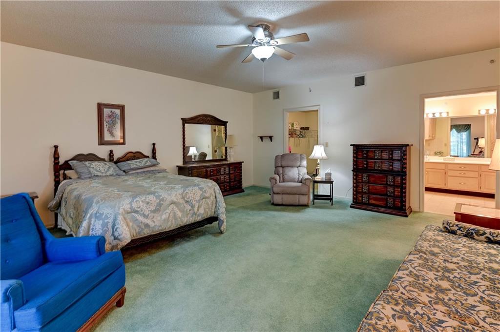 Independence, Missouri 64055, United States, 2 Bedrooms Bedrooms, ,2 BathroomsBathrooms,Residential,Contingent,141026