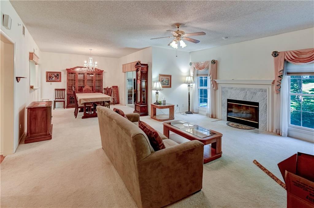 Independence, Missouri 64055, United States, 2 Bedrooms Bedrooms, ,2 BathroomsBathrooms,Residential,Contingent,141026