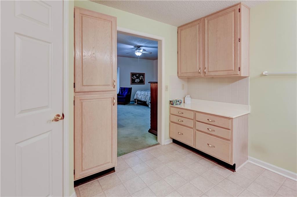 Independence, Missouri 64055, United States, 2 Bedrooms Bedrooms, ,2 BathroomsBathrooms,Residential,Contingent,141026