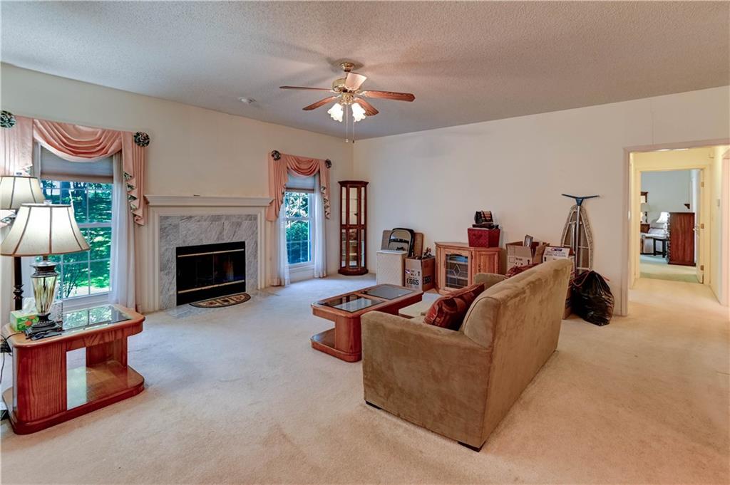 Independence, Missouri 64055, United States, 2 Bedrooms Bedrooms, ,2 BathroomsBathrooms,Residential,Contingent,141026