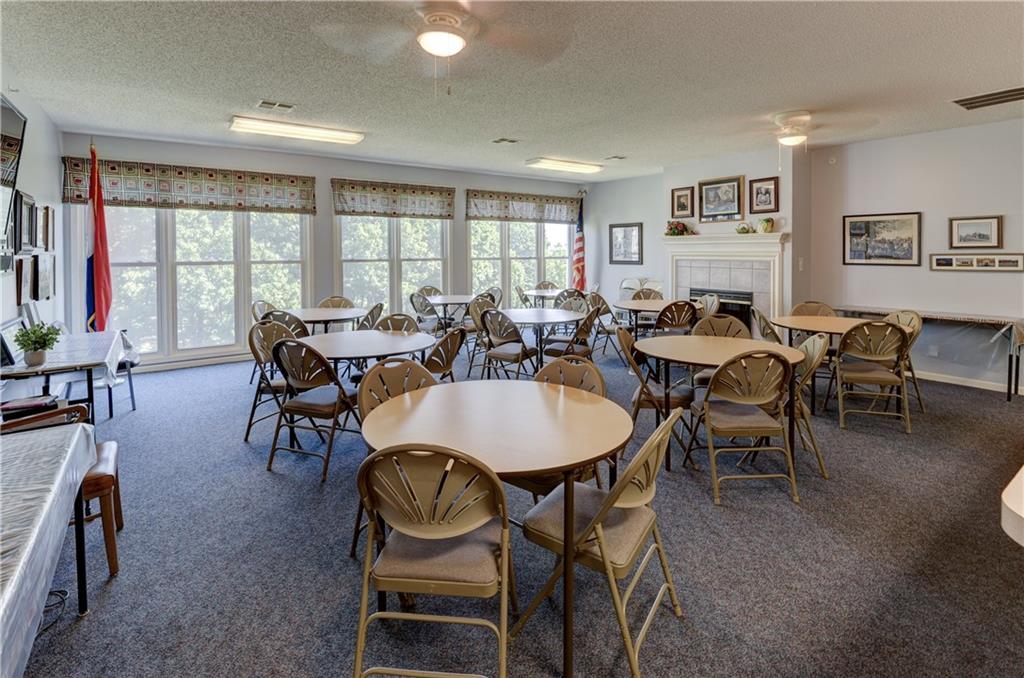 Independence, Missouri 64055, United States, 2 Bedrooms Bedrooms, ,2 BathroomsBathrooms,Residential,Contingent,141026