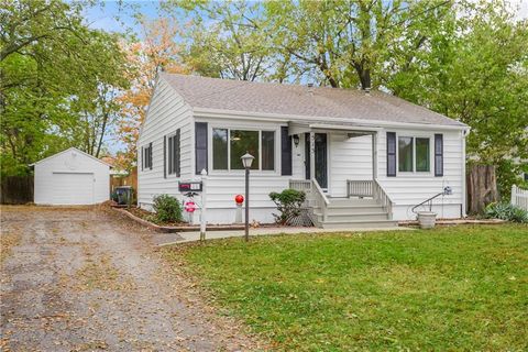 Photo of 513 E Poplar Street, Olathe, KS 66061 (MLS # 2584364) Photo of 513 E Poplar Street, Olathe, KS 66061 (MLS # 2584364)