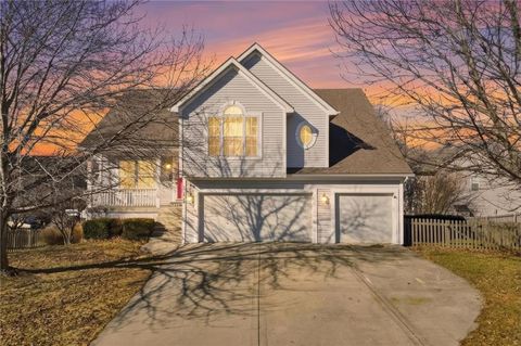 Photo of 1829 White Tail Lane, Liberty, MO 64068 (MLS # 2597284)