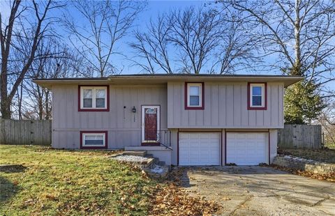 1304 SE Queens Court, Oak Grove, MO 64075 - #: 2591035